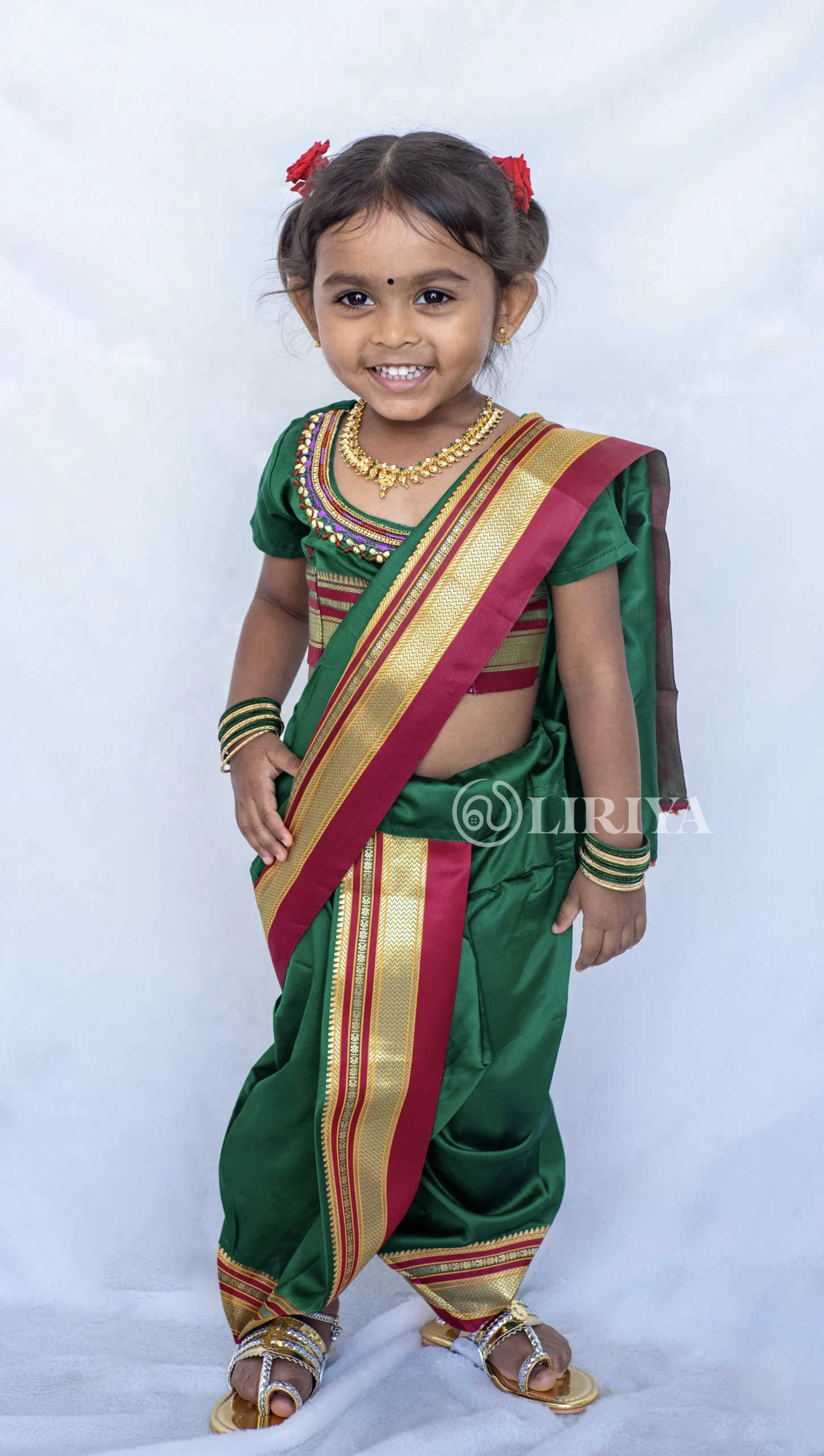 Buy MotiHamir Kids Saree Solid Pattern With Gold Zari Lace Border Stitched  Saree with Un-Stitched Blouse Piece kids girls for the age of 2-3, 3-4, 4-5  year at Amazon.in